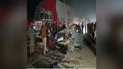 UP: मुजफ्फरनगर में भीषण हादसा, लोडेड कैंटर पलटने के बाद कार से टकराया, बच्ची सहित तीन की मौत, दो घायल