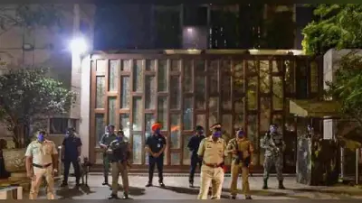 Antilia: गुजरात के टैक्सी ड्राइवर को पुलिस ने बुलाया, मुकेश अंबानी के घर के बाहर आखिर क्या हुआ जानें