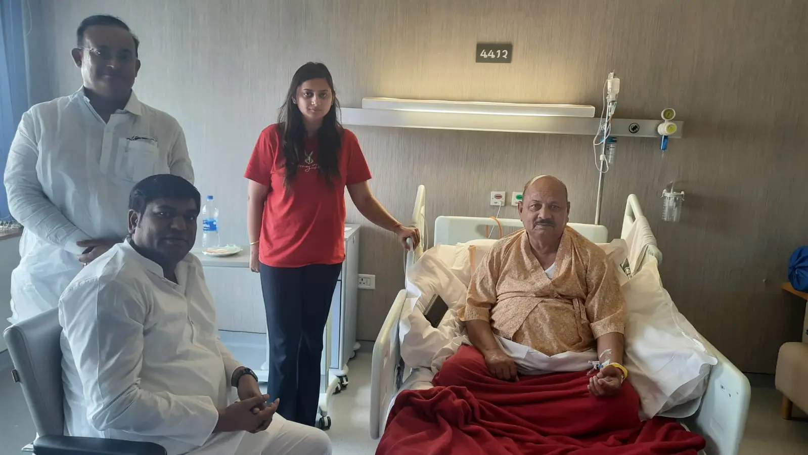 आरा पहुंचे मुकेश सहनी ने जीयर स्वामी से लिया आशीर्वाद, कहा- अपने दिल में मंदिर बनाएं, एक दूसरे की मदद करें