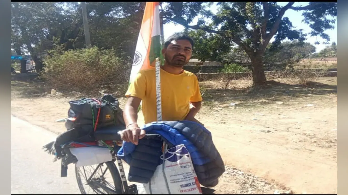 किसान आंदोलन का समर्थन करने राउरकेला के मुक्तिकांत साइकिल से दिल्ली यात्रा पर निकले