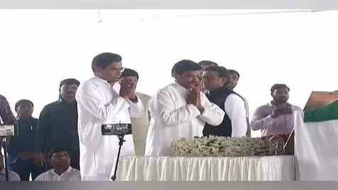 Mulayam Singh Cremation: पंचतत्व में विलीन हुए मुलायम सिंह यादव, हजारों लोगों ने नम आंखों से दी विदाई
