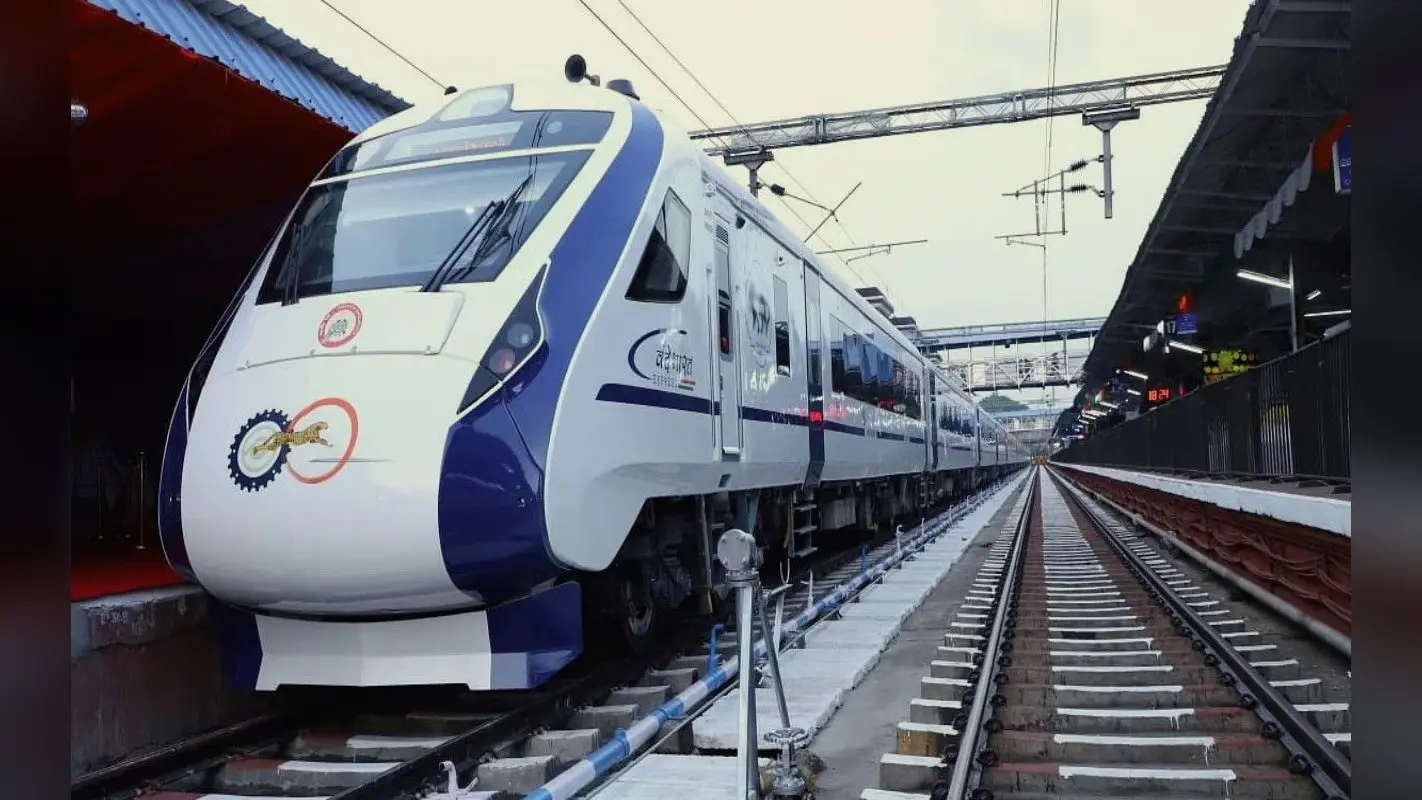 Indian Railways: गोरखपुर और वाराणसी के बीच भी चलेगी वंदे भारत एक्सप्रेस ट्रेन, इन दो स्टेशन पर होगा ठहराव