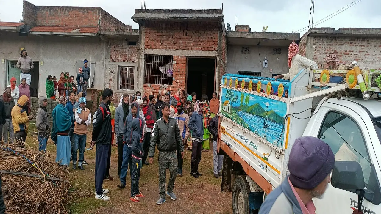 Jharkhand News : दो बच्चों की मां को युवक से हुआ प्यार, रोड़ा बनने लगी सास, तो मार डाला, पुलिस ने किया खुलासा