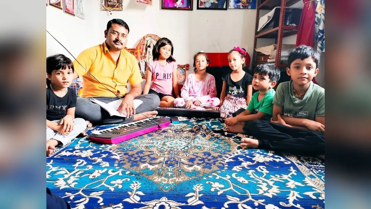 विश्व संगीत दिवस: पलामू के इन शिक्षकों ने दी संगीत को खास पहचान