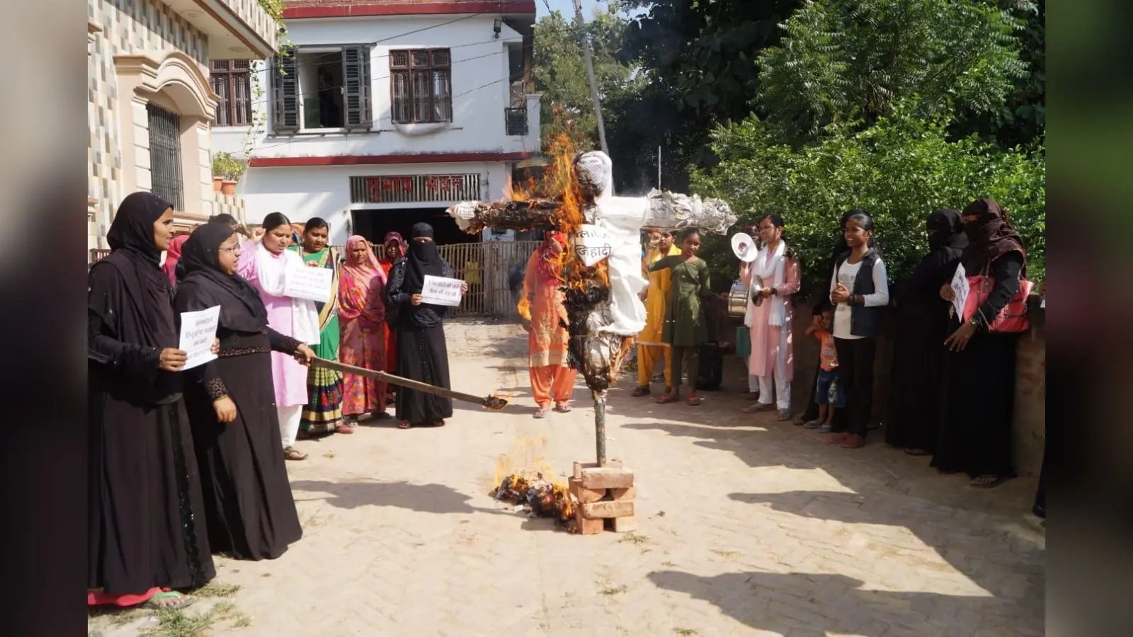 मुस्लिम महिलाओं ने किया बांग्लादेश में हिंदुओं पर हमले का विरोध, पीएम शेख हसीना को लिखा पत्र