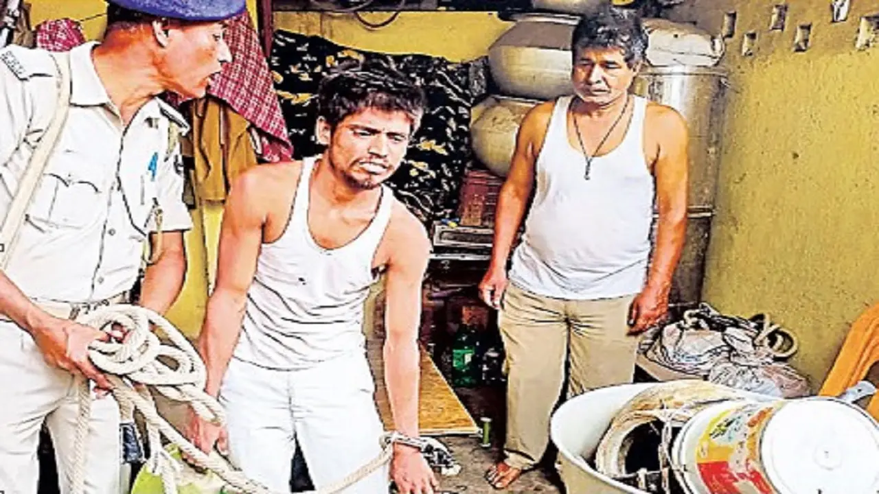 Bihar News: मुजफ्फरपुर में दो मंजिले घर में बन रही थी देसी शराब, छापेमारी में तस्कर धराया, पत्नी फरार