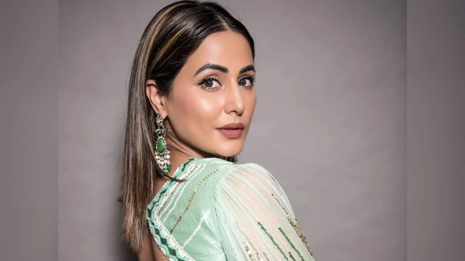 Hina Khan की पूरी फैमिली कोरोना पॉजिटिव, एक्ट्रेस ने पोस्ट में लिखा-24×7 मास्क और सैनिटाइजर के साथ तैयार