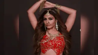 सिजलिंग लुक से सुरभि चंदना ने चलाया फैंस पर अपना जादू, बैकलेस नेट टॉप में दिखी स्टनिंग