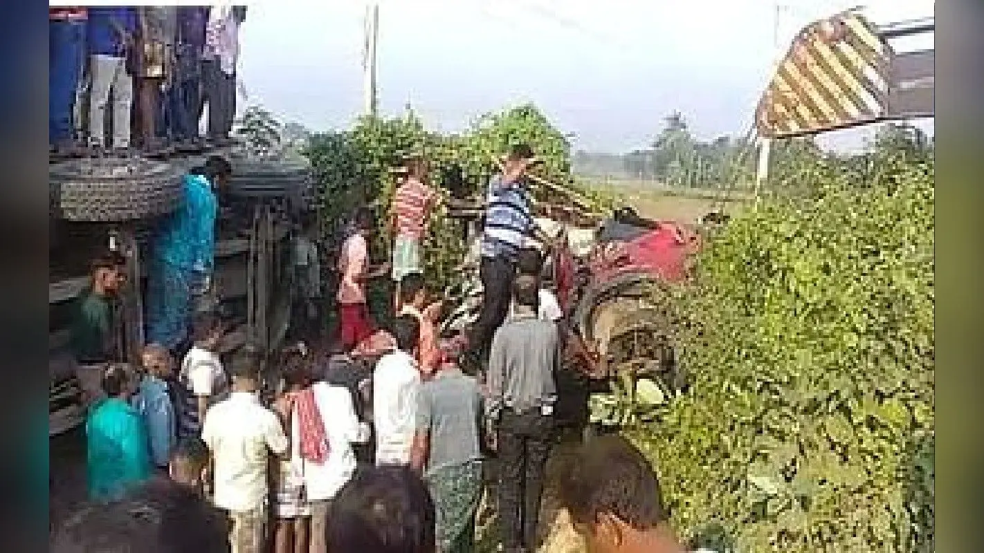 पश्चिम बंगाल : नदिया में दर्दनाक हादसा, ट्रक और कार की टक्कर में दो बच्चों समेत 5 लोगों की मौत