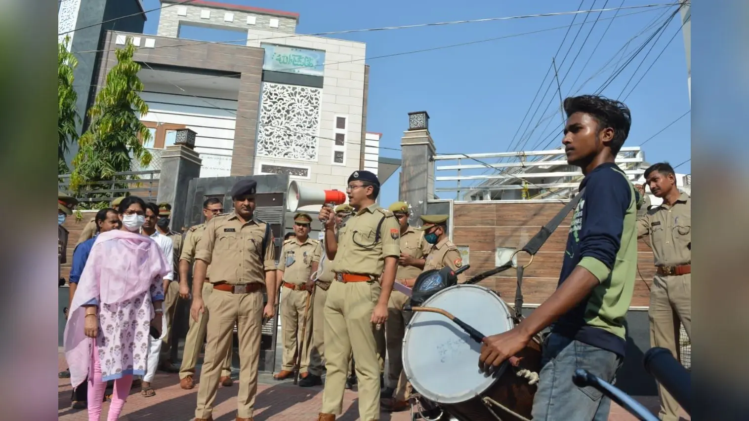 चोरी-लूट की गाड़ी को कबाड़ में बदलने वाले नईम गल्ला पर पुलिस का शिकंजा, करीब 9 करोड़ की संपत्ति जब्त