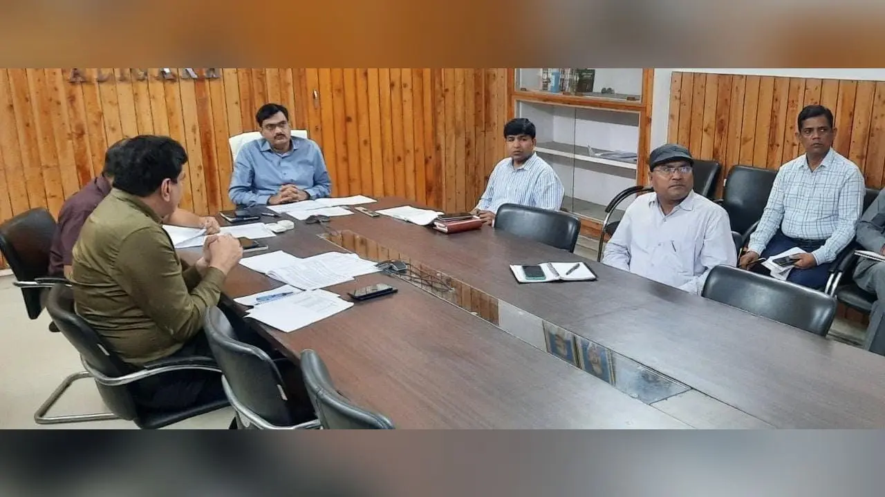 Aligarh News: अलीगढ़ के 19 नगर निकायों में 221 मतदान केंद्रों पर डाले जाएंगे वोट, देखें पूरी लिस्ट