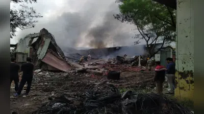 रांची के नामकुम स्थित एयरटेल के वेयरहाउस में लगी भीषण आग, 50 करोड़ से अधिक का नुकसान
