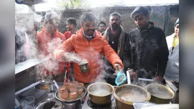 UP Election 2022: चुनाव प्रचार का एक तरीका ऐसा भी, कैबिनेट मंत्री नंदी ने बनाई चाय, बोले- लगाता था ठेला