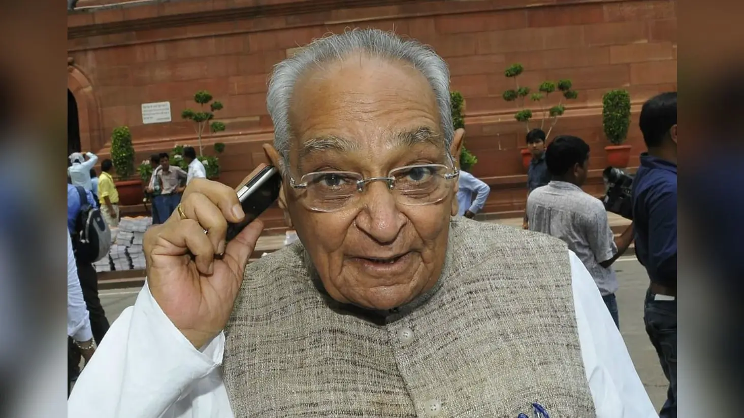 कांग्रेस के वरिष्ठ नेता मोतीलाल वोरा का निधन, पीएम मोदी, राहुल समेत कई बड़े नेताओं ने जताया शोक