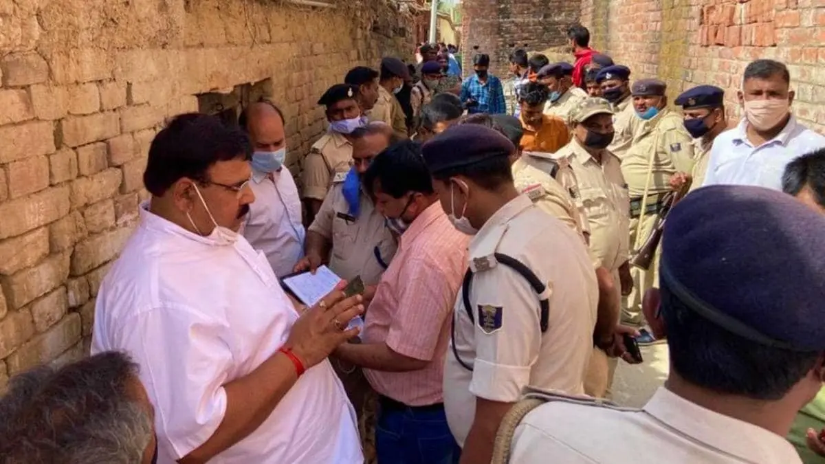 Nawada News: नवादा जहरीली शराब कांड में आया नया मोड़, माफियाओं के नाम आने लगे सामने, एक और पुलिसकर्मी सस्पेंड