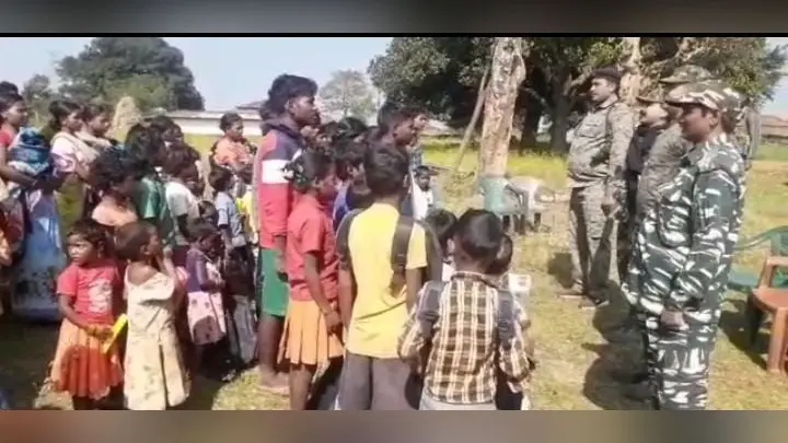 Jharkhand News : सर्च अभियान के बाद नक्सलियों को नसीहत, मुख्यधारा में लौटें, नहीं तो गोली खाने को रहें तैयार