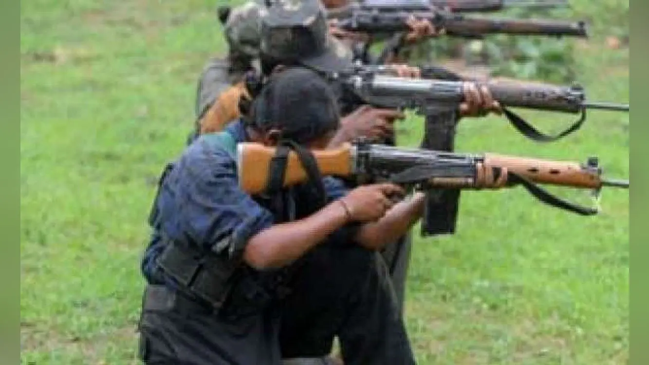 लोहरदगा में उग्रवादियों के कारण प्रभावित हो रही विकास योजनाएं, लेवी नहीं देने पर जला दिये जाते हैं वाहन