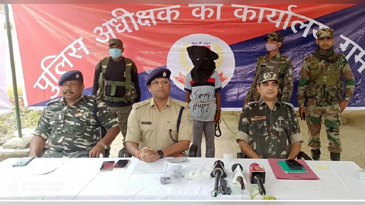 Jharkhand News : झारखंड से एक लाख का इनामी नक्सली अरेस्ट, आईइडी बम बनाने की सामग्री भी बरामद