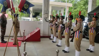 NCC Camp: आईजी लक्ष्मी सिंह ने एनसीसी गर्ल्स कैडेट का किया उत्साहवर्द्धन, सफलता का गुरुमंत्र दिया
