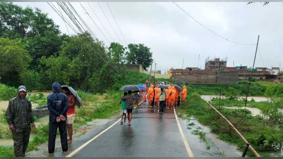रांची में हो रही लगातार बारिश, स्वर्णरेखा नदी में बहे शख्स की खोजबीन में जुटी NDRF की टीम