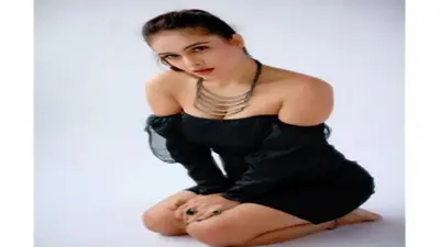 Neha Malik ने ऑफ शोल्डर शॉर्ट ड्रेस में कराया ऐसा फोटोशूट, बढ़ गया सोशल मीडिया का पारा, देखें हॉट फोटो