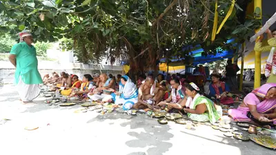 Pitru Paksh 2022 : असम से आए नेपालियों ने किया सामूहिक पिंडदान, पितर याद आने पर विचलित हुई महिला