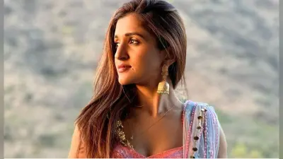 Anupamaa की किंजल ने ग्लैमरस फोटोशूट से धड़काया फैंस का दिल, ट्रेडिशनल आउटफिट में कमाल दिखीं एक्ट्रेस
