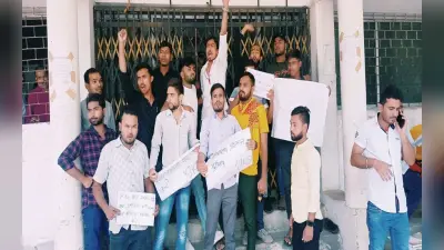 पलामू के नीलांबर-पीतांबर यूनिवर्सिटी में छात्र संगठनों ने जड़ा ताला, डेढ़ घंटे कैद रहे विवि के अधिकारी