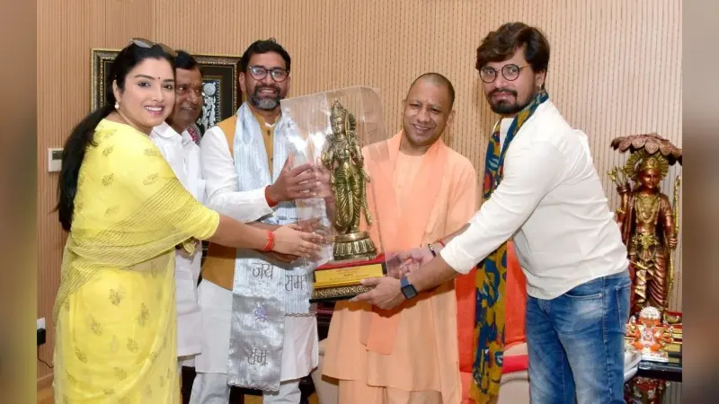 Navratri Bhojpuri Song: नवरात्रि में खूब सुना जा रहा निरहुआ का ‘अब छोड़ा माई आसनवा ना’ देवी गीत, VIDEO
