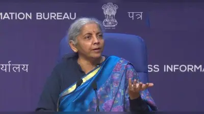 निर्मला सीतारमण ने कहा, अभी नहीं बढ़ेगा Textile Tax, आयकर छापे पर पूछा- अखिलेश यादव क्यों डर रहे?