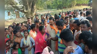 झारखंड : लोहरदगा में साइकिल से घर लौट रहे पिता-पुत्र की सड़क हादसे में मौत, गुस्साए लोगों ने रोड जाम किया