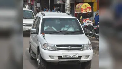 Bihar News: CM नीतीश कुमार के आने की मिली सूचना तो होने लगी मास्क चेकिंग, काफिला गुजरते ही बंद हो गया अभियान