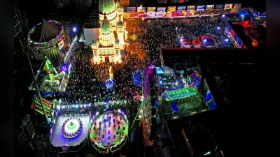Durga Puja 2022: रांची में बारिश पर आस्था पड़ी भारी, भीग-भीगकर भक्तों ने किये दर्शन, देखें तस्वीरें