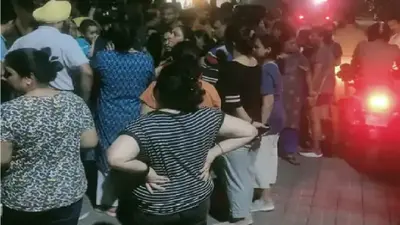 नोएडा: पारस टियारा सोसाइटी में 24वें फ्लोर से गिरी लिफ्ट, बुजुर्ग महिला की मौत, लोगों ने किया हंगामा