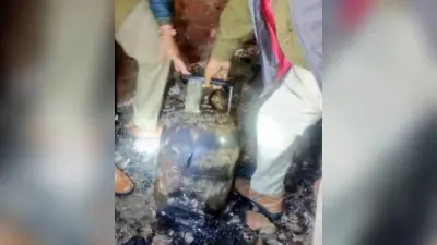 नोएडा में सिलेंडर फटने से झोपड़ी में लगी आग, 2 मासूमों की जलकर मौत, 4 की हालत नाजुक, दिल्ली रेफर…