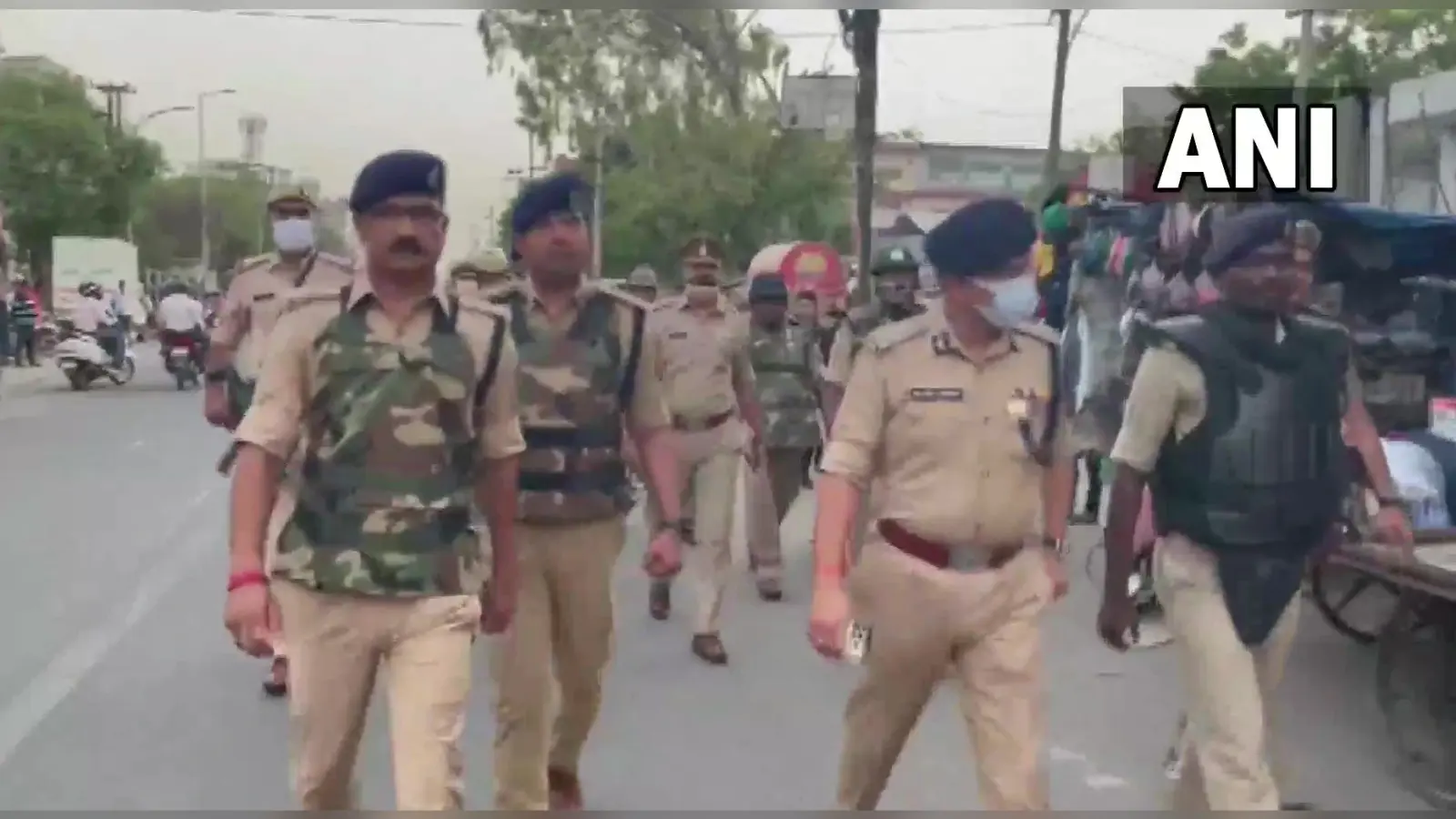 मथुरा में आज अलर्ट मोड पर प्रशासन, हिन्दू महासभा ने किया मस्जिद परिसर में हनुमान चालीसा के पाठ का आह्वान