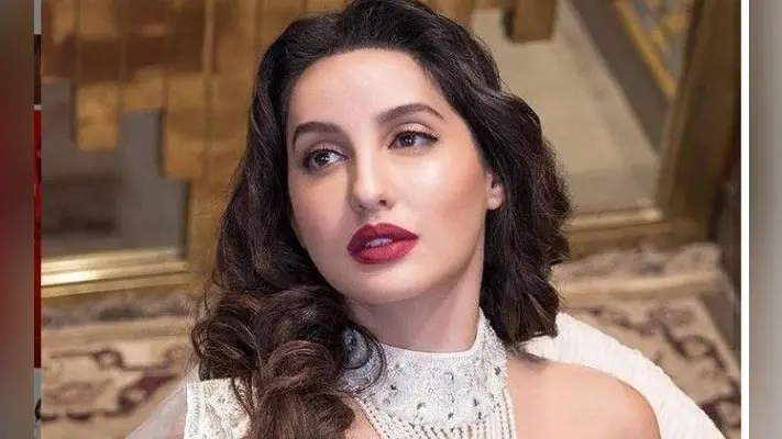 नोरा फतेही शॉर्ट क्रॉच ड्रेस में दिखीं बेहद ग्लैमरस, एक्ट्रेस के मिनी बैग की कीमत सुनकर हैरान जाएंगे आप, Photos
