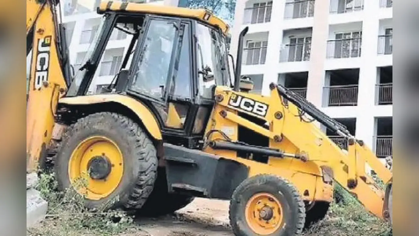 Story of JCB: बड़े काम का Bulldozer, बड़े-बड़े भवनों को जमींदोज ही नहीं करता, निर्माण में भी आता है काम