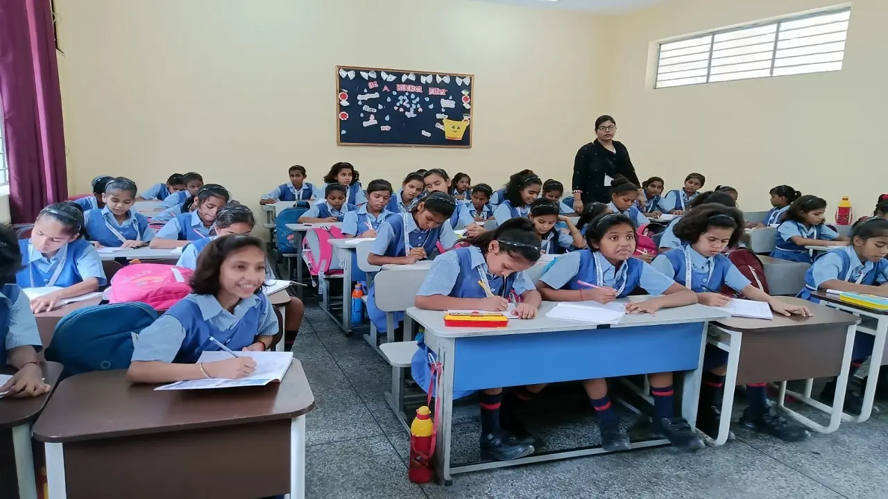 ‘स्कूल चलो अभियान’ में कक्षा 1 से 8 तक दो करोड़ छात्रों का हुआ रजिस्ट्रेशन, योगी सरकार जारी किया आंकड़ा