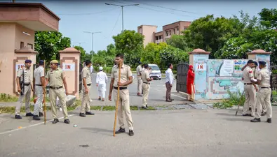Nuh Braj Mandal Yatra: ब्रज मंडल यात्रा कल, नूंह में मोबाइल इंटरनेट, बल्क मैसेज भेजने पर प्रतिबंध, भारी संख्या में सुरक्षा बल तैनात