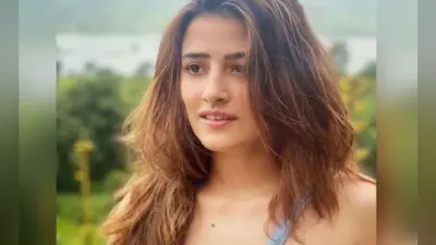 नुपूर सैनन का लेटेस्ट बोल्ड फोटोशूट वायरल, एक्ट्रेस की इन तसवीरों पर फिदा हुए फैंस