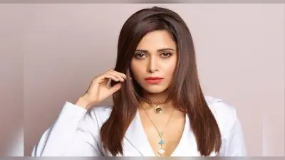 Nusrat Jahan ने ब्लैक ड्रेस में बरपाया कहर, बोल्ड अवतार ने इंटरनेट पर मचाया तहलका, मिनटों में वायरल हुआ VIDEO
