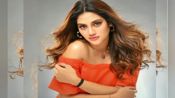 Nusrat Jahan ने ऑफ शोल्डर ड्रेस में शेयर की अपनी गॉर्जियस तसवीरें, चेहरे पर दिखा प्रेग्नेंसी ग्लो