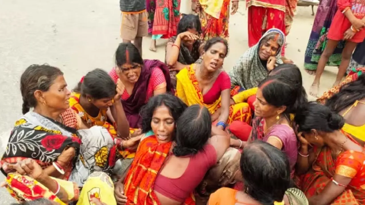 नवादा सदर अस्पताल के गेट पर प्रसव के दौरान महिला की मौत, परिजनों ने किया हंगामा