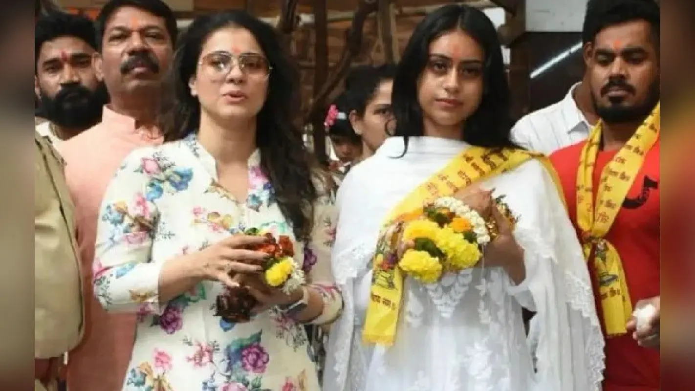 काजोल संग सिद्धिविनायक मंदिर पहुंची न्यासा देवगन, यूजर्स ने किया ट्रोल तो स्टारकिड के फैंस ने दिया जवाब