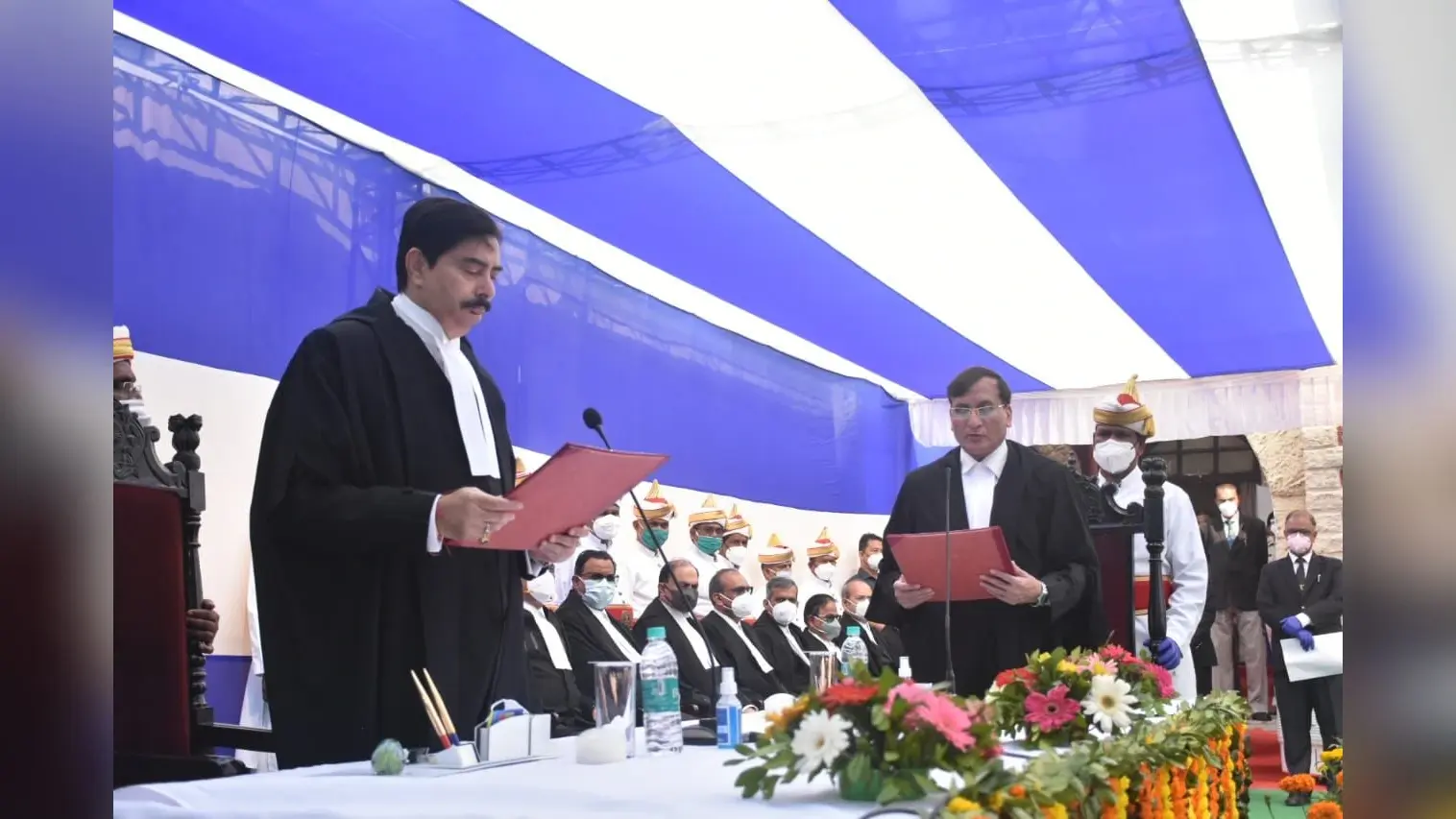 झारखंड हाईकोर्ट के चीफ जस्टिस डॉ रवि रंजन ने नवनियुक्त जज सुभाष चंद को दिलायी शपथ, अब जजों की संख्या हुई 20