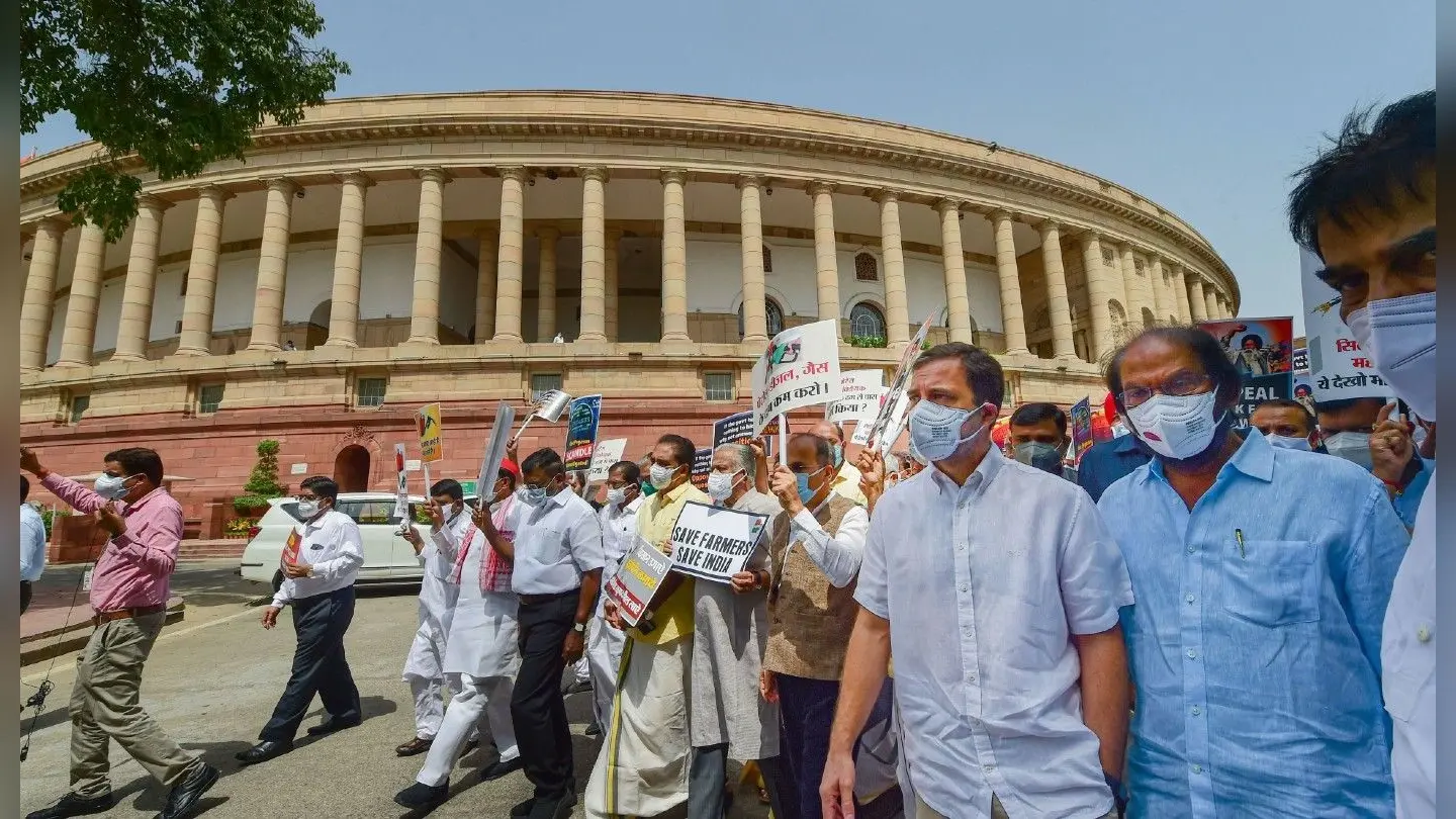 OBC Bill: 2700 में 1000 जातियों को ही ओबीसी आरक्षण बिल का लाभ, आसान शब्दों में संविधान संशोधन को समझें