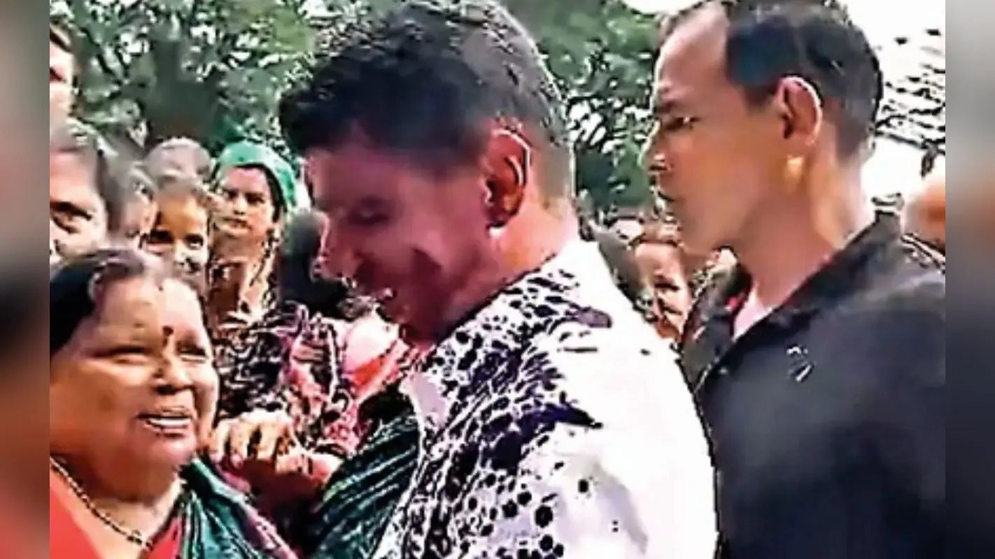 ओडिशा : पुरी में मुख्यमंत्री नवीन पटनायक के निजी सचिव और जिलाधिकारी पर फेंकी स्याही