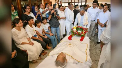 दिग्गज कांग्रेस नेता ओमान चांडी का निधन, PM Modi समेत कई नेताओं ने जताया शोक, गुरुवार को होगा अंतिम संस्कार