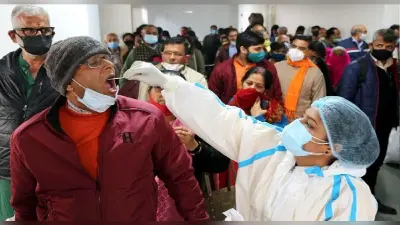 दिल्ली में कम हो रहे कोरोना के मामले, ओमिक्रॉन बढ़ा रहा सिरदर्द, कम्युनिटी ट्रांसमिशन के मिले संकेत